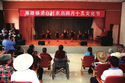 泗家水村表演的舞蹈。