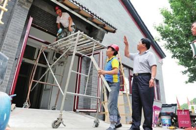 村建筑施工队正在施工