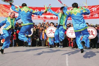 　　2011年，高派太平鼓参加我区元宵节民俗文化展演