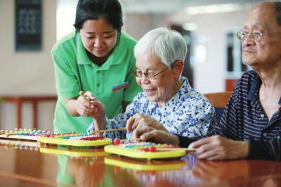 丰富多彩的活动吸引着老人们参与
