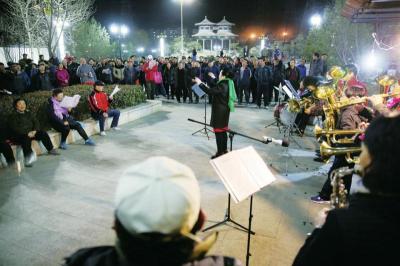 每天晚上，石门营社区合唱团都会到幸福广场进行排练