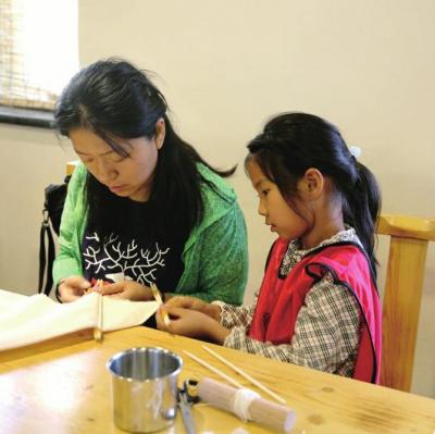 手工课可以培养孩子们的动手能力