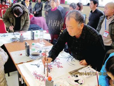 挥毫泼墨展市民书画班成果