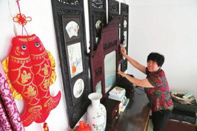 每天精心擦拭古董家具